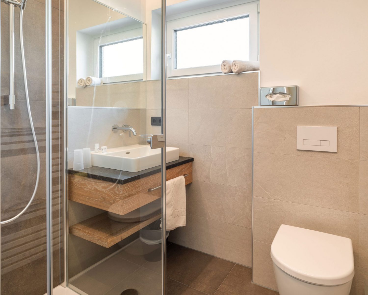 Tröpolacherhof Doppelzimmer Dorfplatz Bad