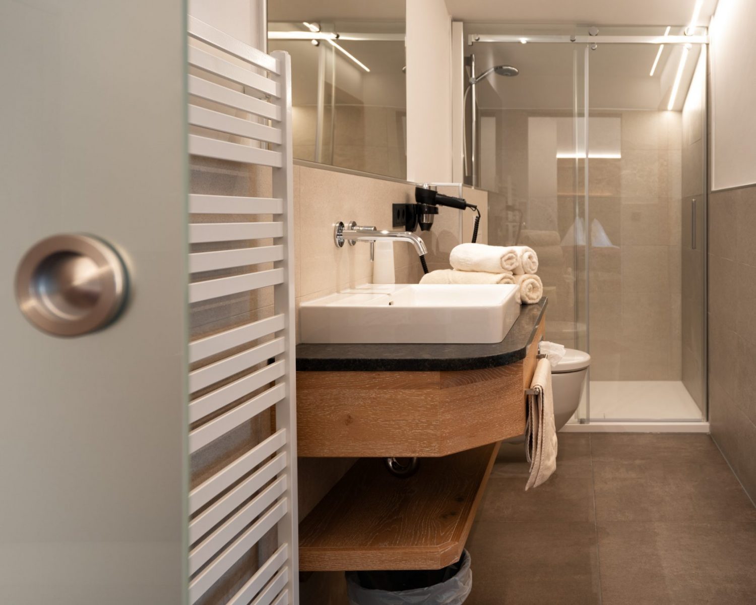 Tröpolacherhof Familienzimmer Badezimmer